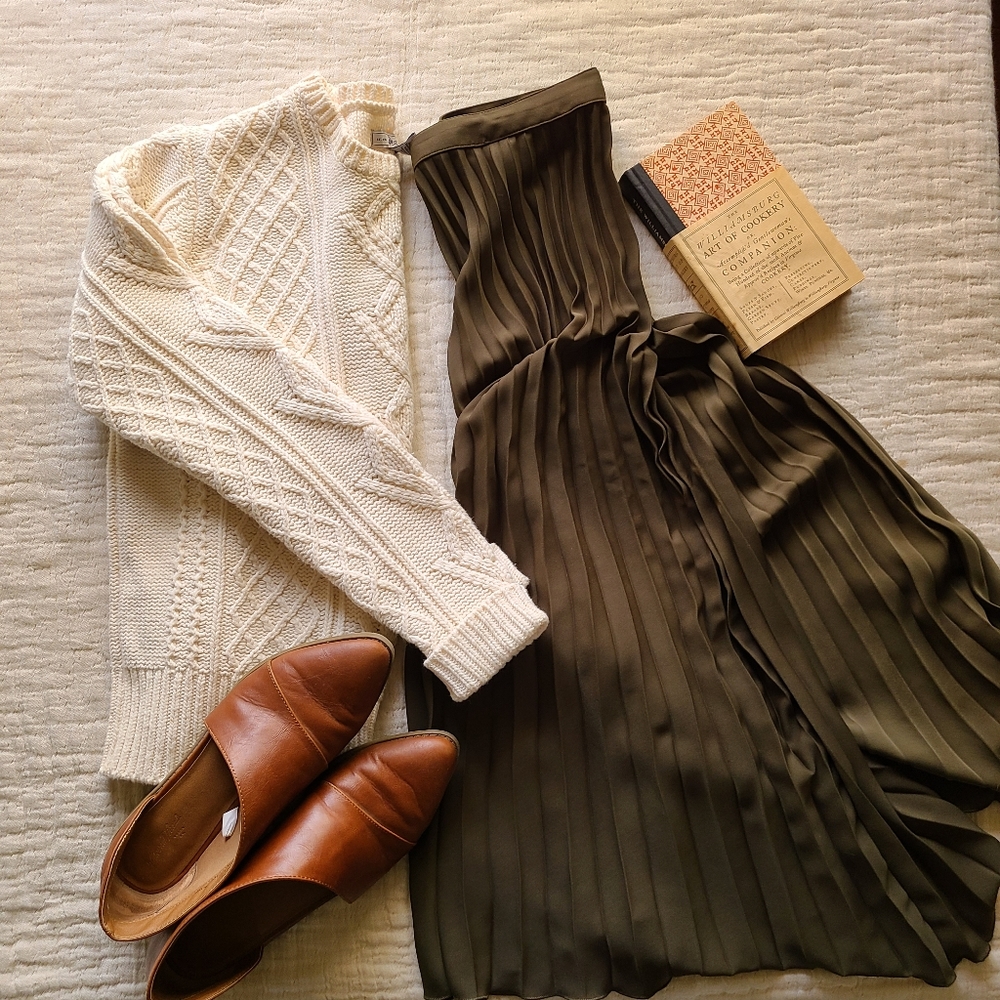 H&M pleated skirt